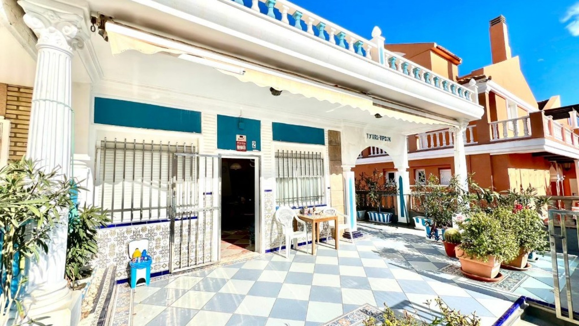 Resale - Townhouse -
La Mata