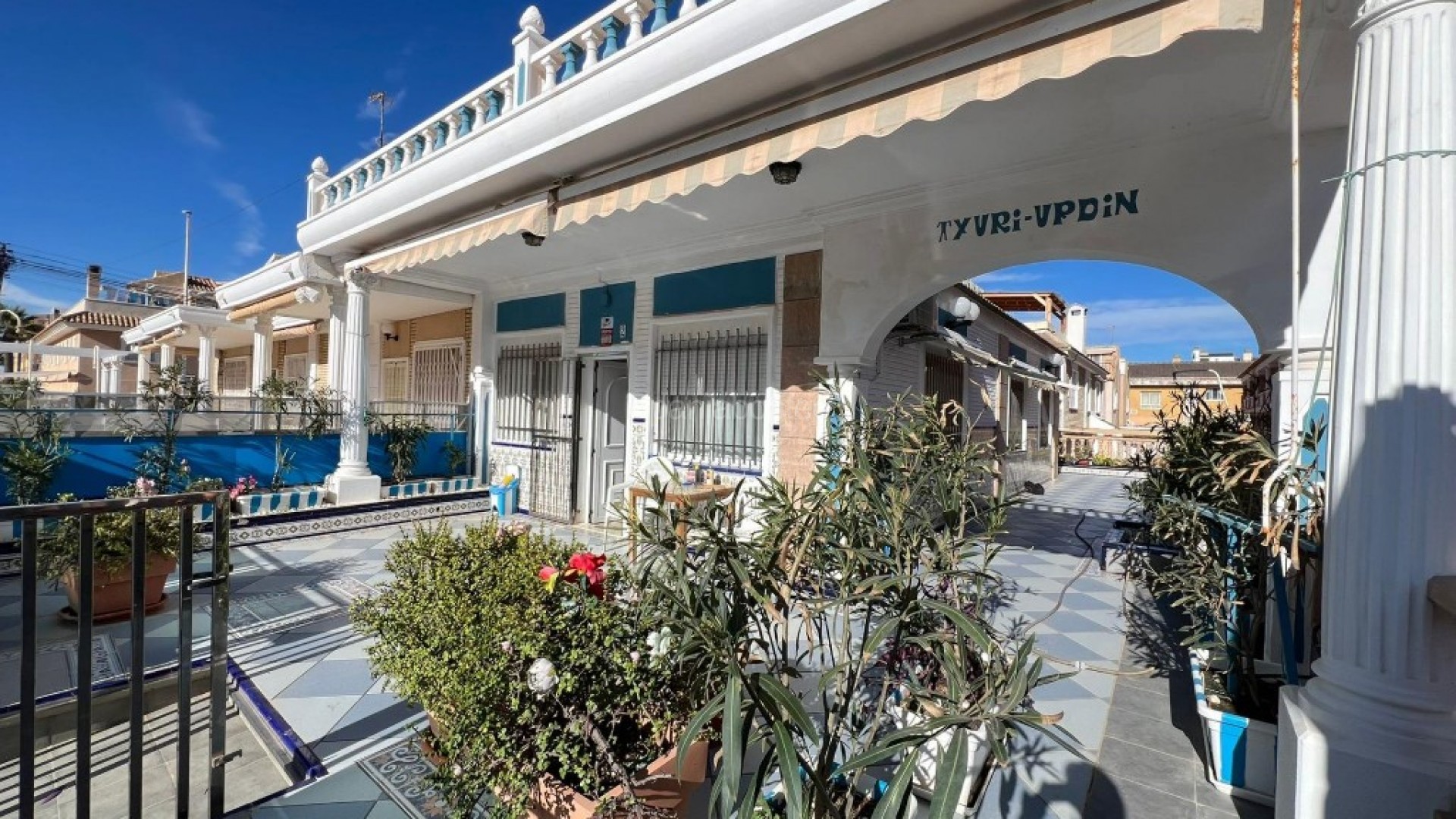 Resale - Townhouse -
La Mata