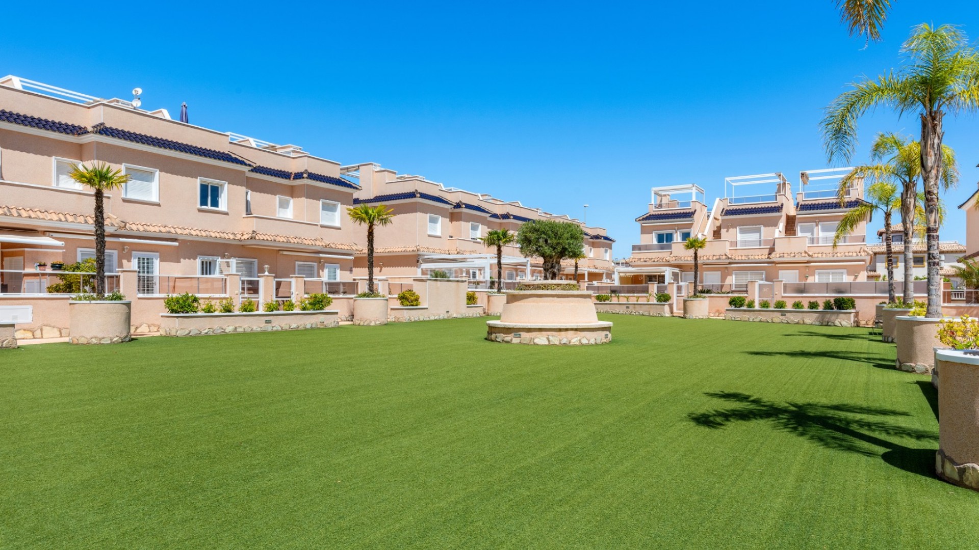 Resale - Townhouse -
Lomas de Cabo Roig