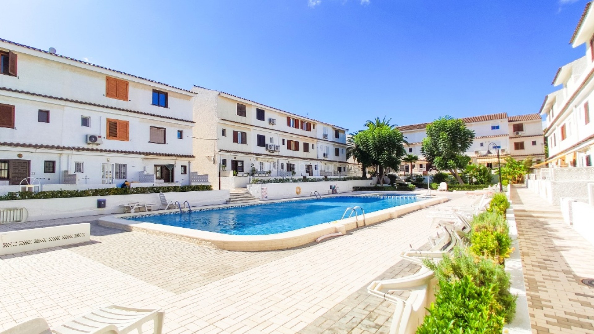 Resale - Townhouse -
Los Altos