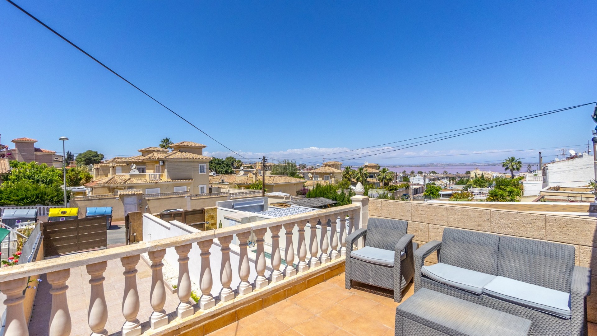 Resale - Townhouse -
Los Balcones - Los Altos del Edén - Los Balcones