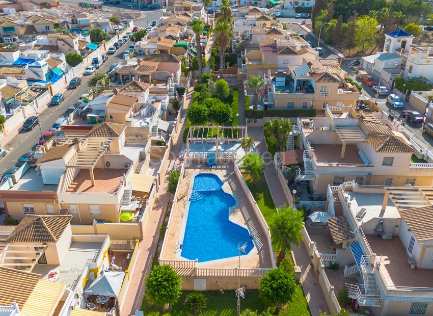 Resale - Townhouse -
Los Balcones - Los Altos del Edén - Los Balcones