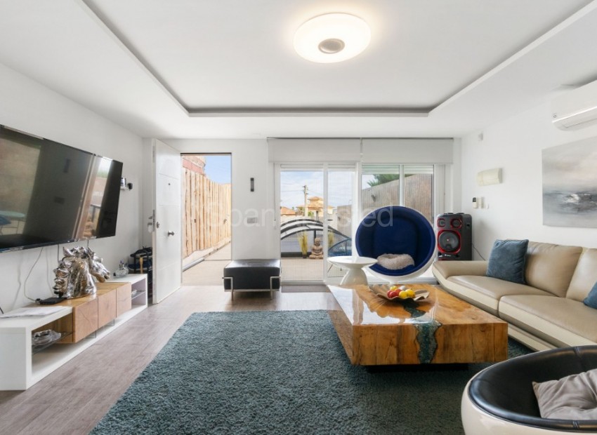 Resale - Townhouse -
Los Balcones