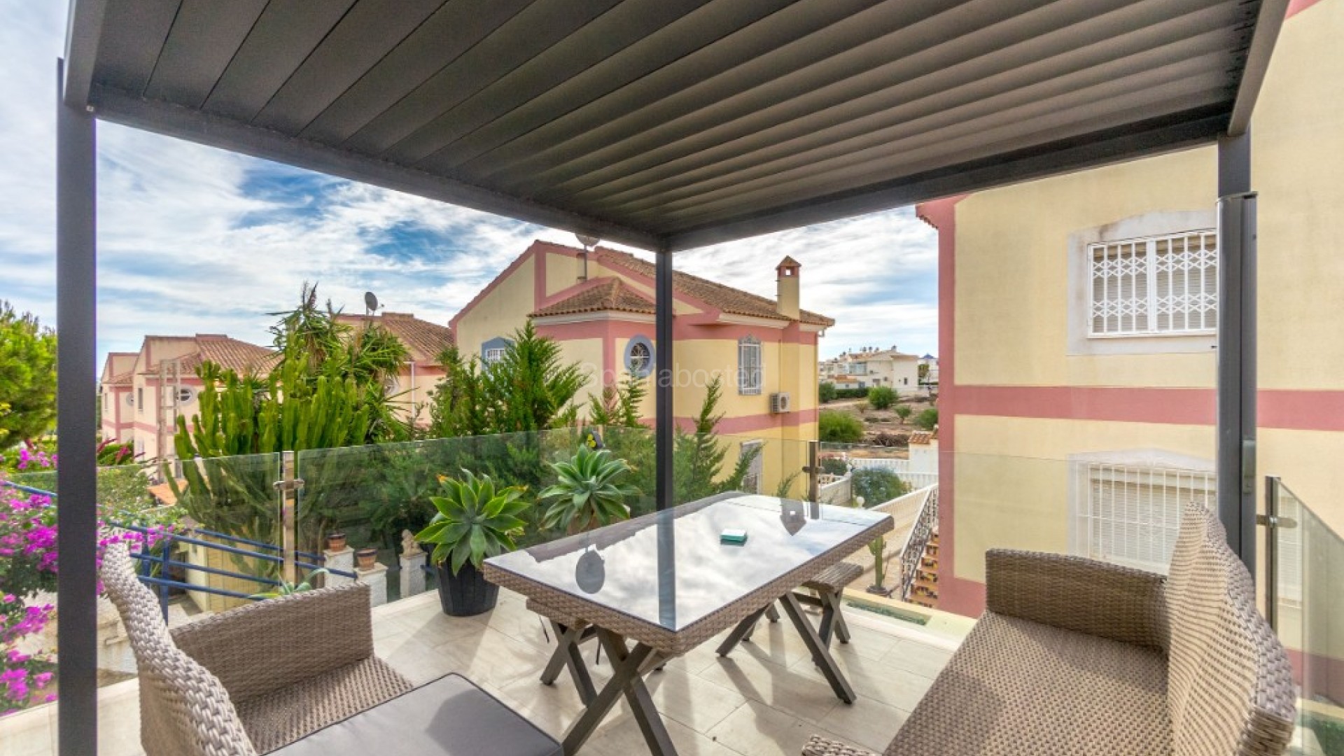 Resale - Townhouse -
Los Balcones