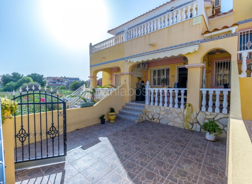 Resale - Townhouse -
Orihuela Costa - Villamartin