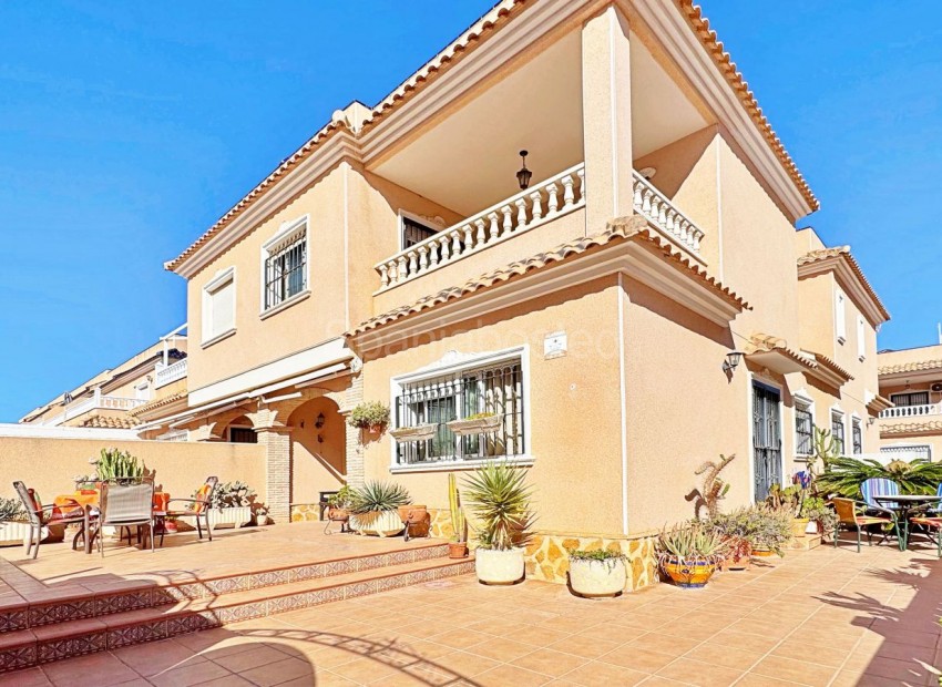 Resale - Townhouse -
Orihuela Costa - Villamartin