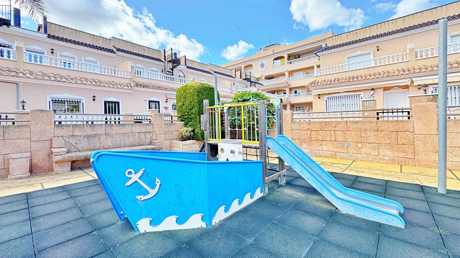 Resale - Townhouse -
Orihuela Costa - Villamartin