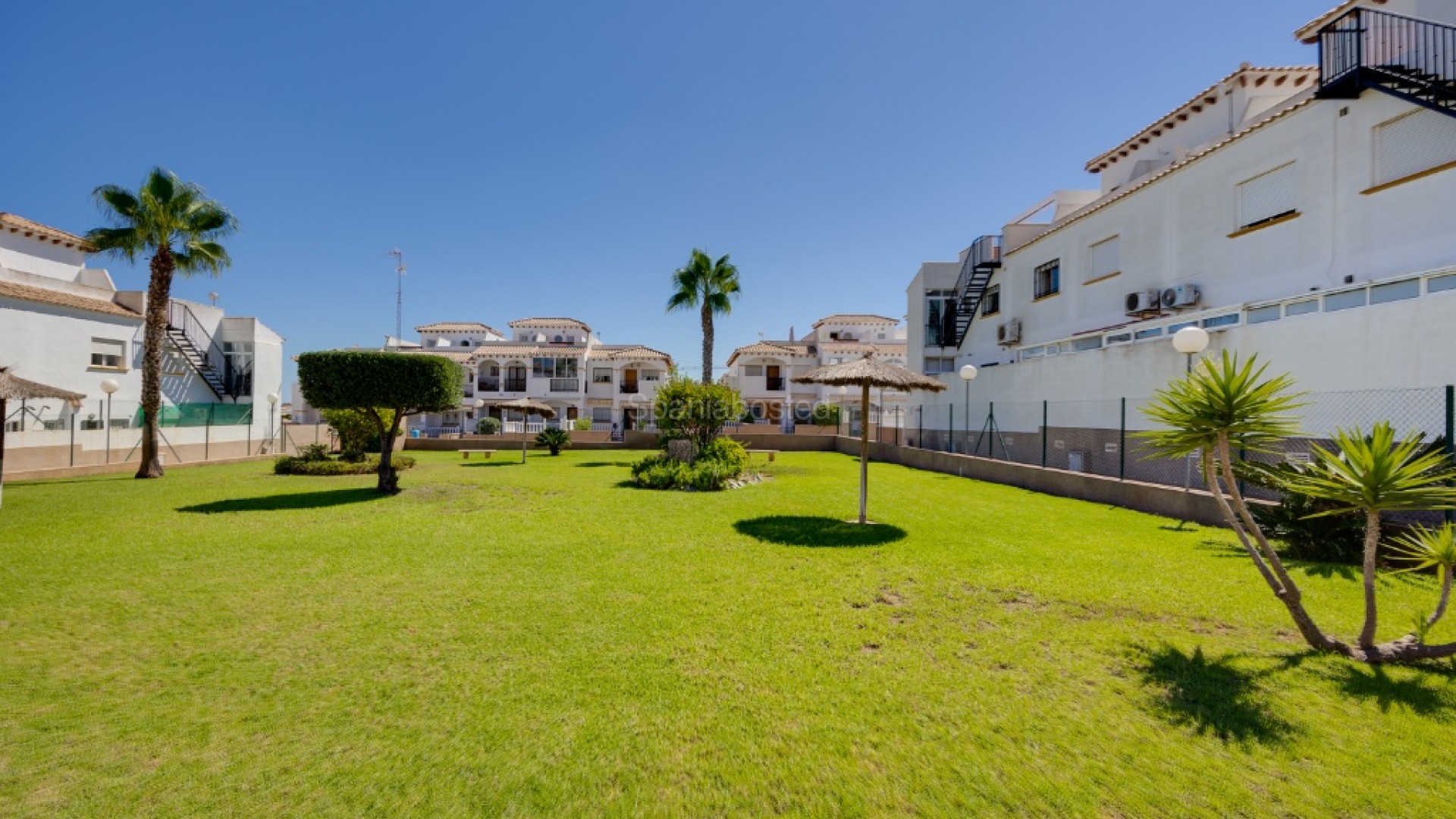 Resale - Townhouse -
Punta Prima