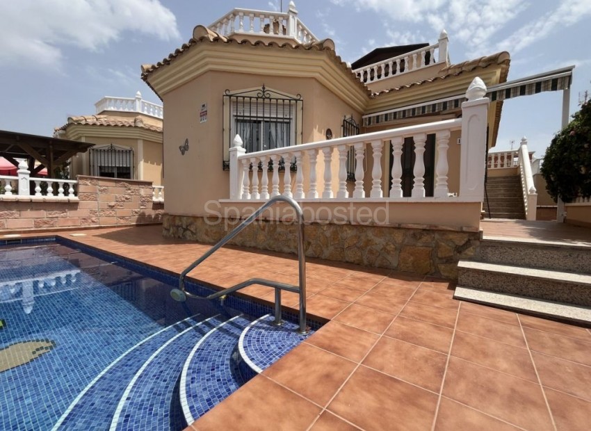 Resale - Vila -
Almoradí