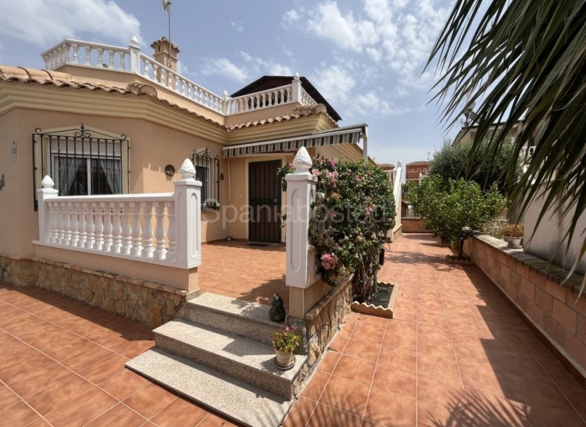 Resale - Vila -
Almoradí