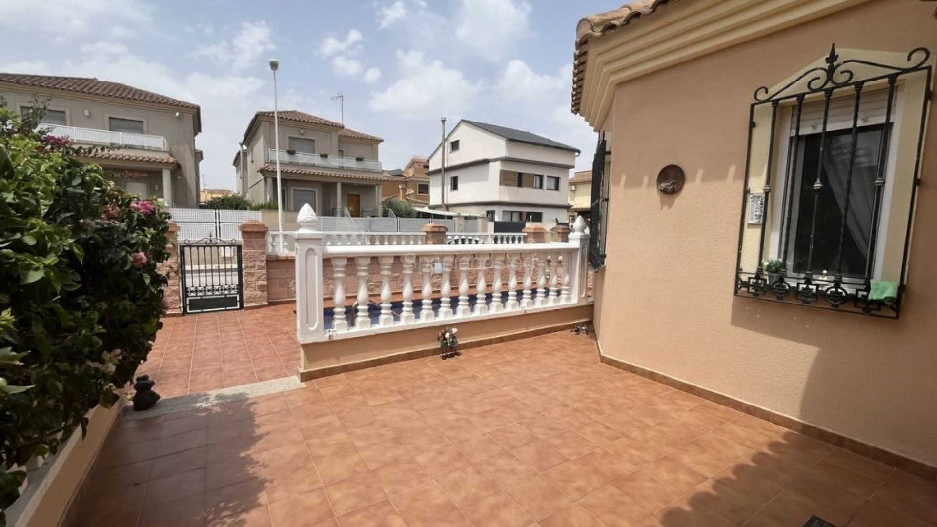 Resale - Vila -
Almoradí