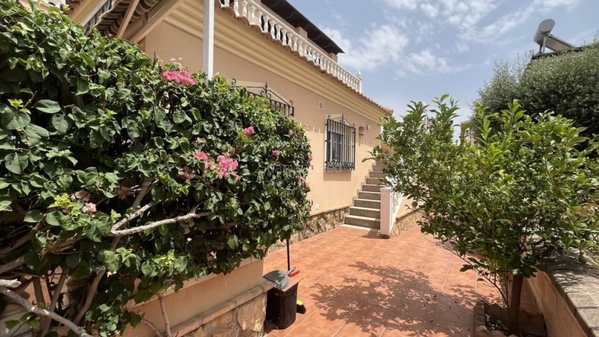 Resale - Vila -
Almoradí