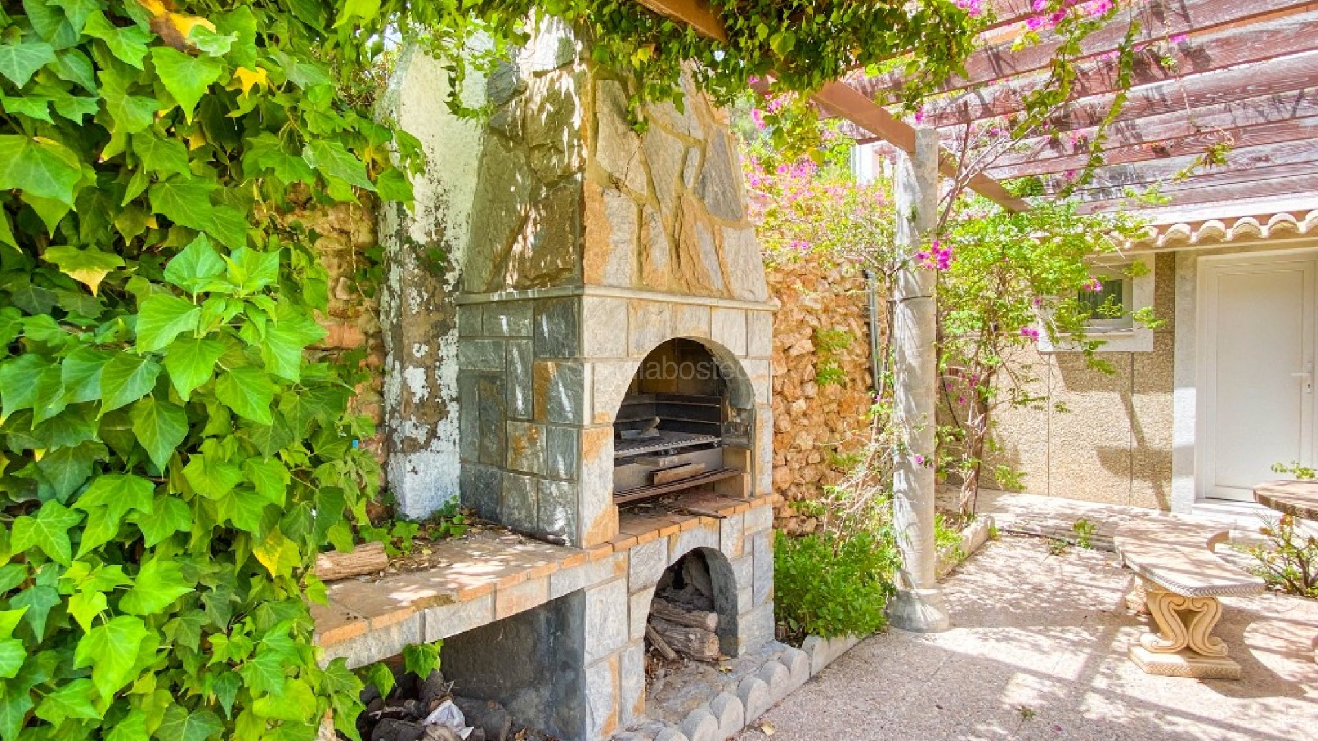 Resale - Villa -
Alicante - Villamartin