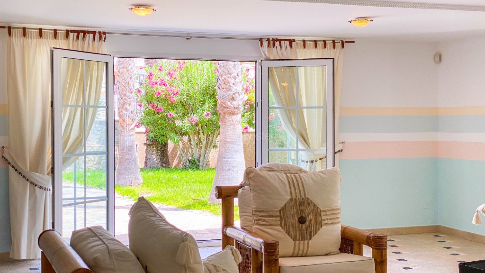 Resale - Villa -
Alicante - Villamartin