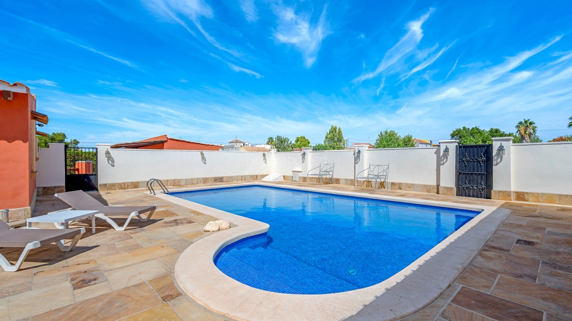 Resale - Villa -
Almoradí