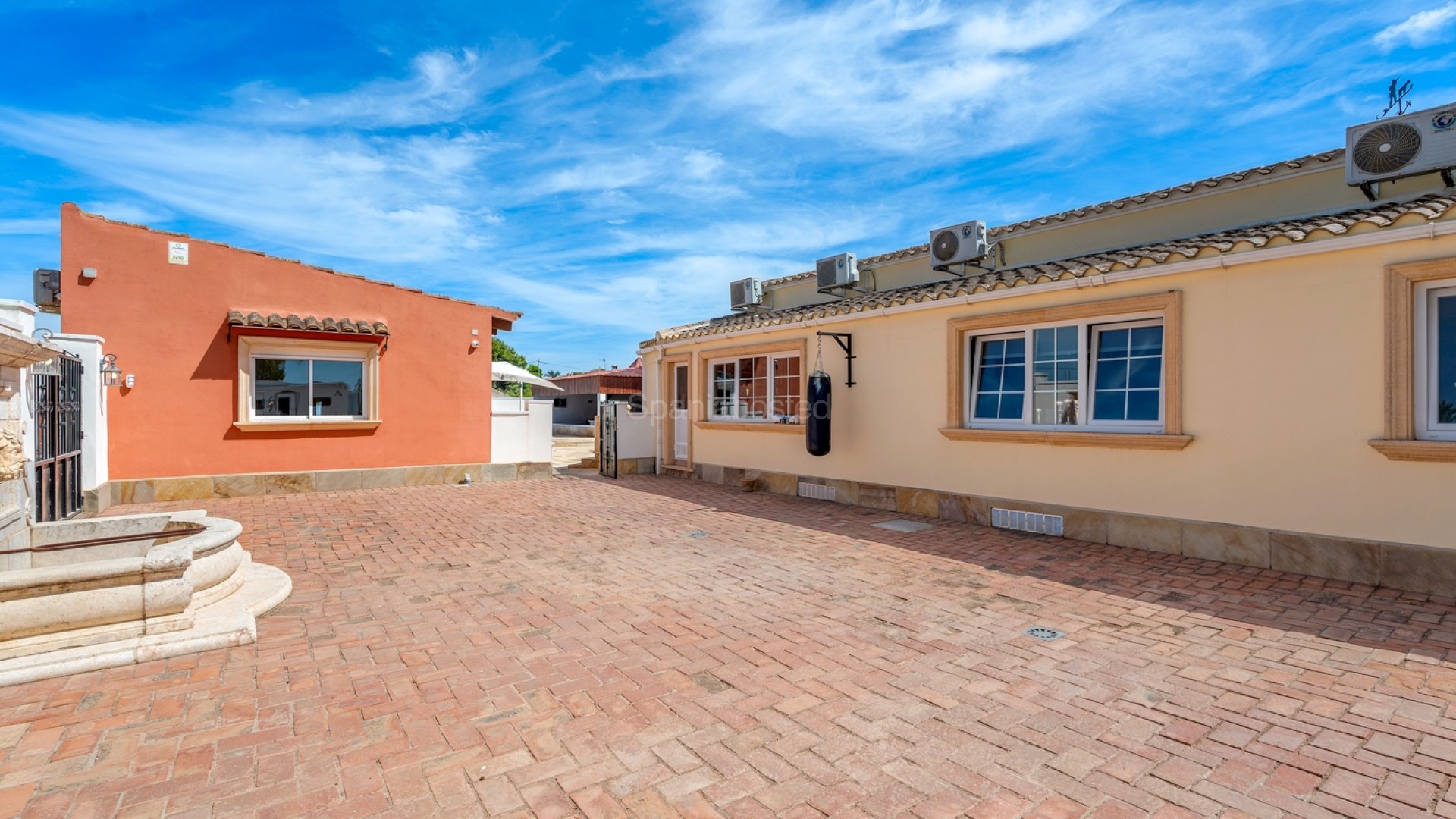 Resale - Villa -
Almoradí