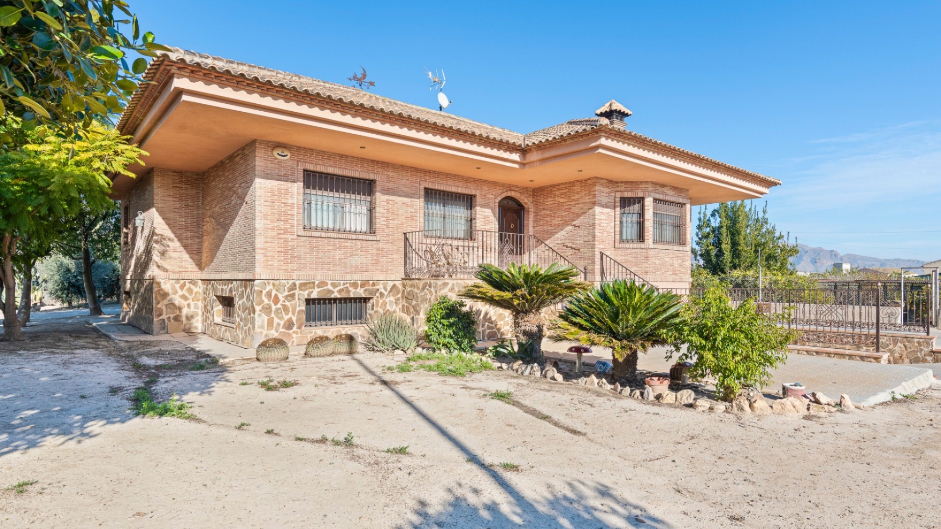 Resale - Villa -
Beniel - Carretera de Beniel