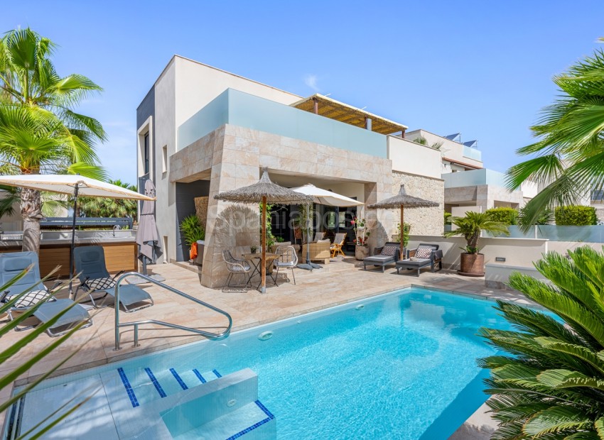 Resale - Villa -
Benijofar