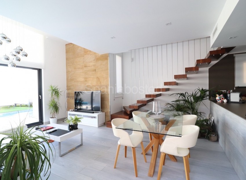 Resale - Villa -
Cabo Roig - Lomas de Cabo Roig