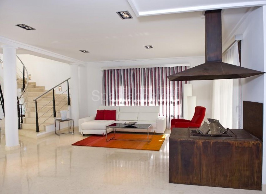 Resale - Villa -
Cabo Roig