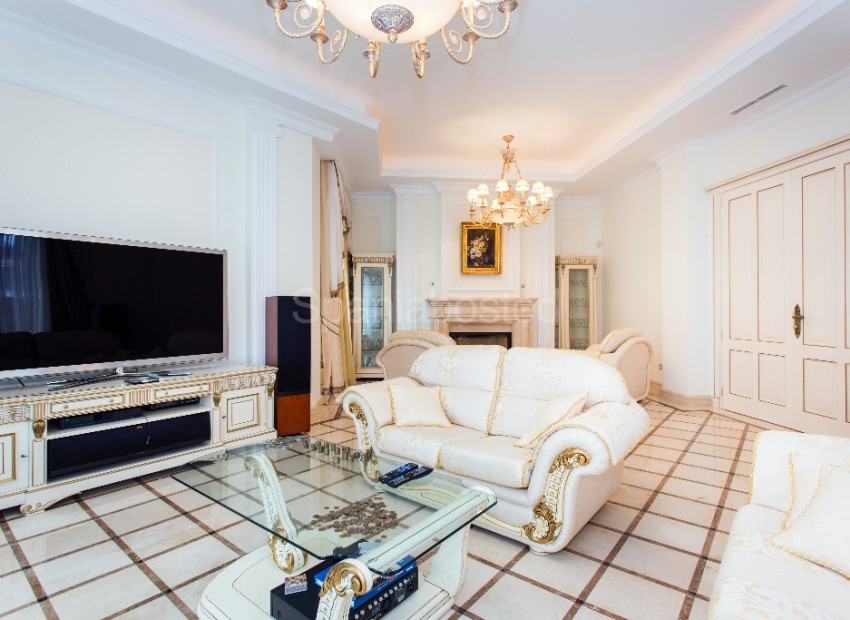 Resale - Villa -
Cabo Roig