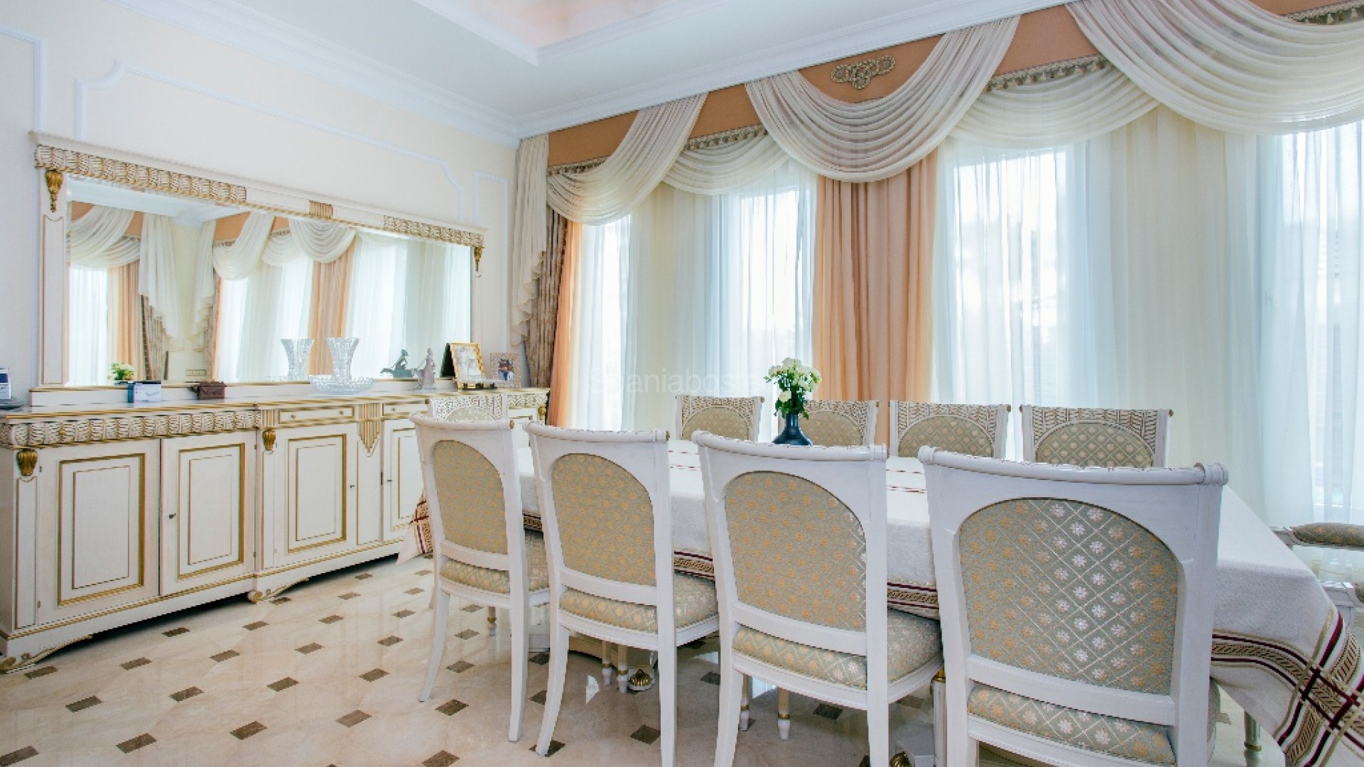 Resale - Villa -
Cabo Roig