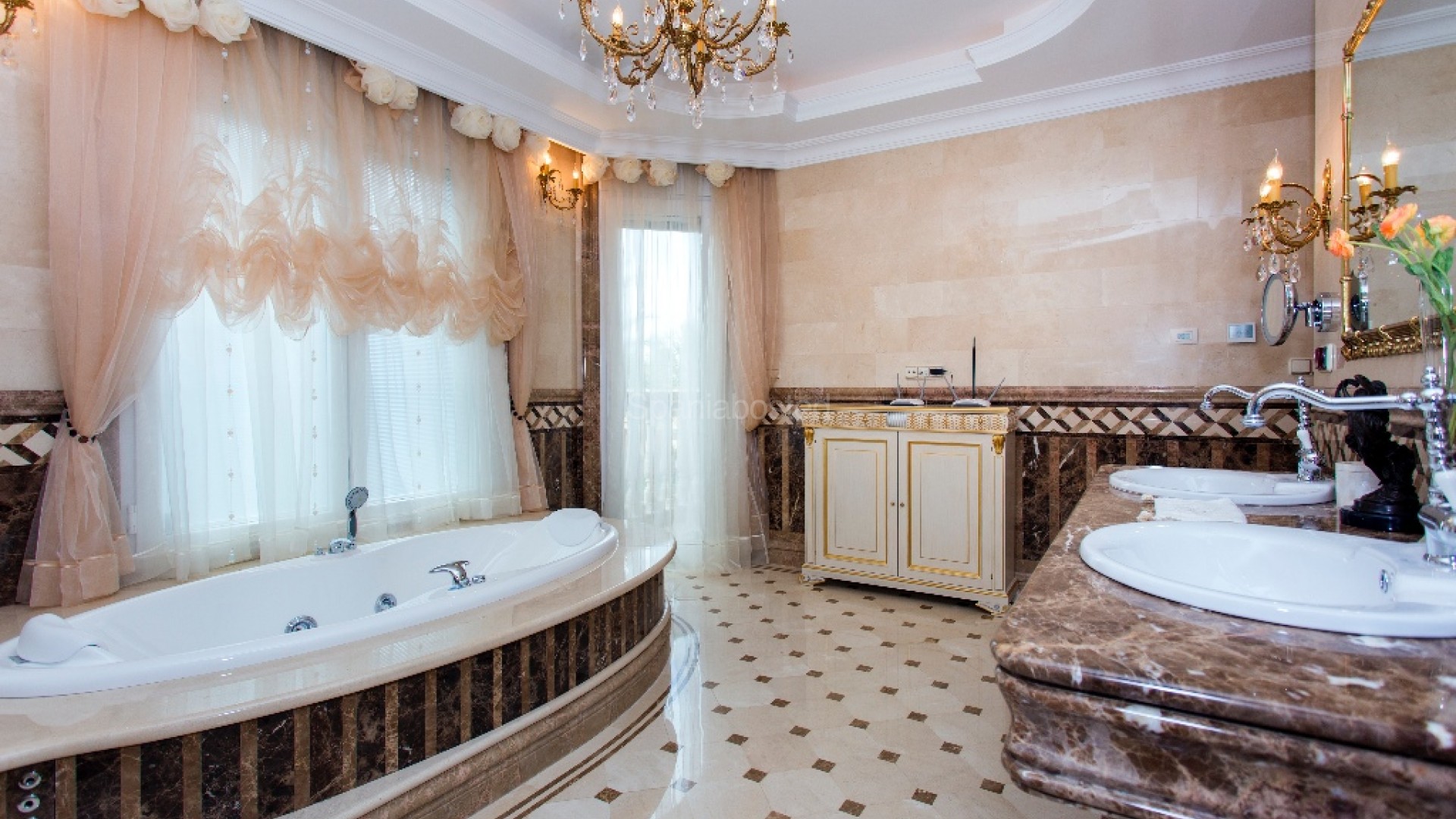 Resale - Villa -
Cabo Roig