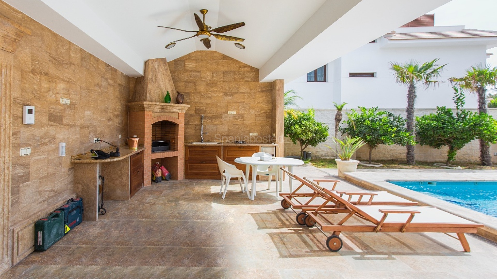 Resale - Villa -
Cabo Roig