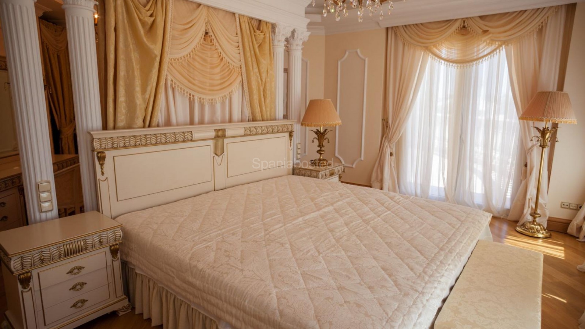 Resale - Villa -
Cabo Roig