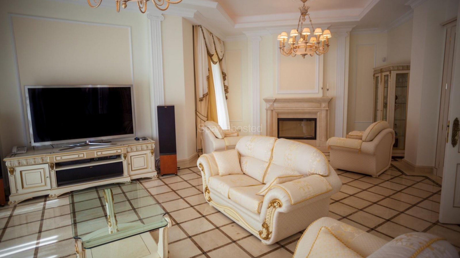 Resale - Villa -
Cabo Roig