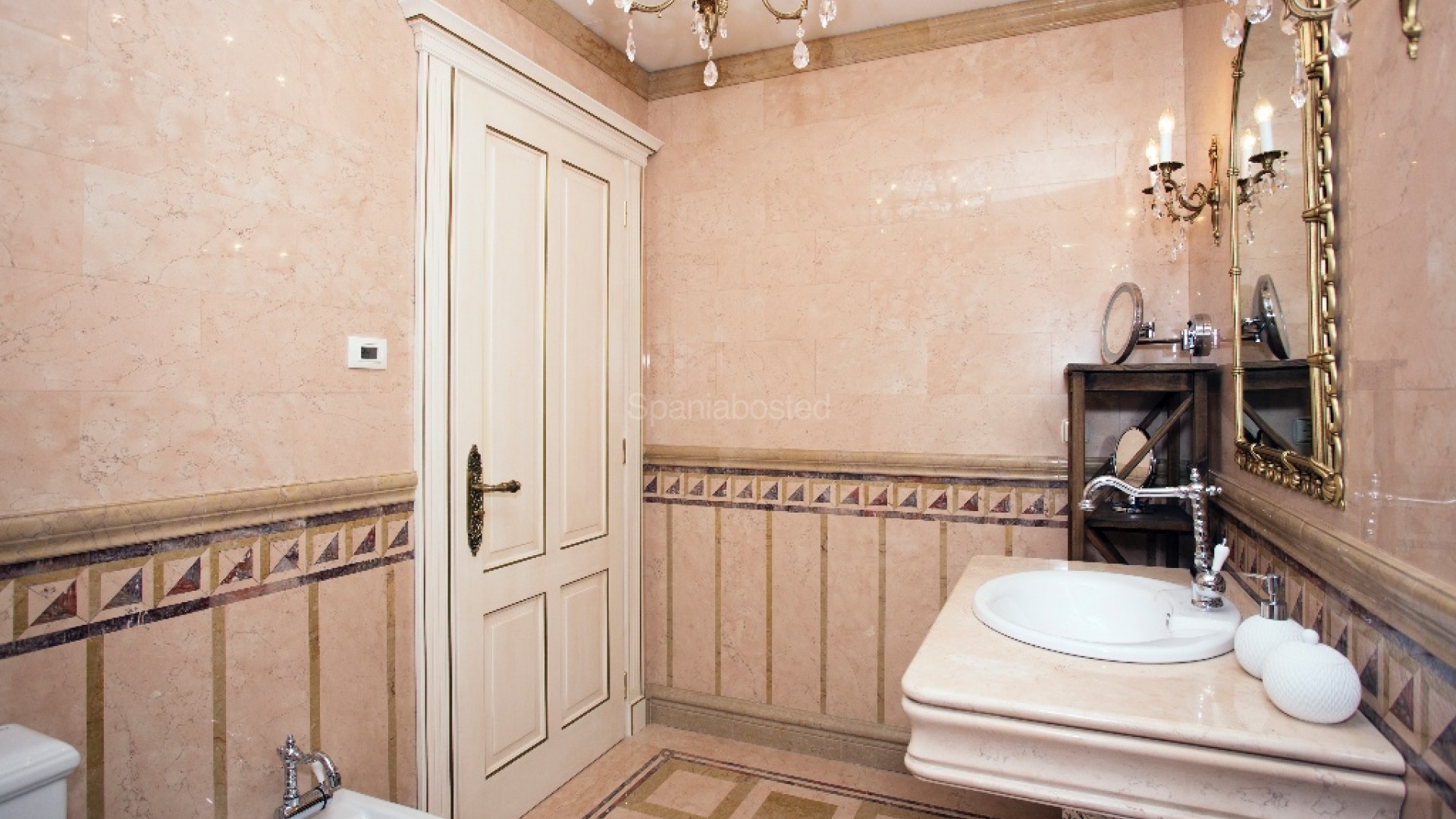 Resale - Villa -
Cabo Roig