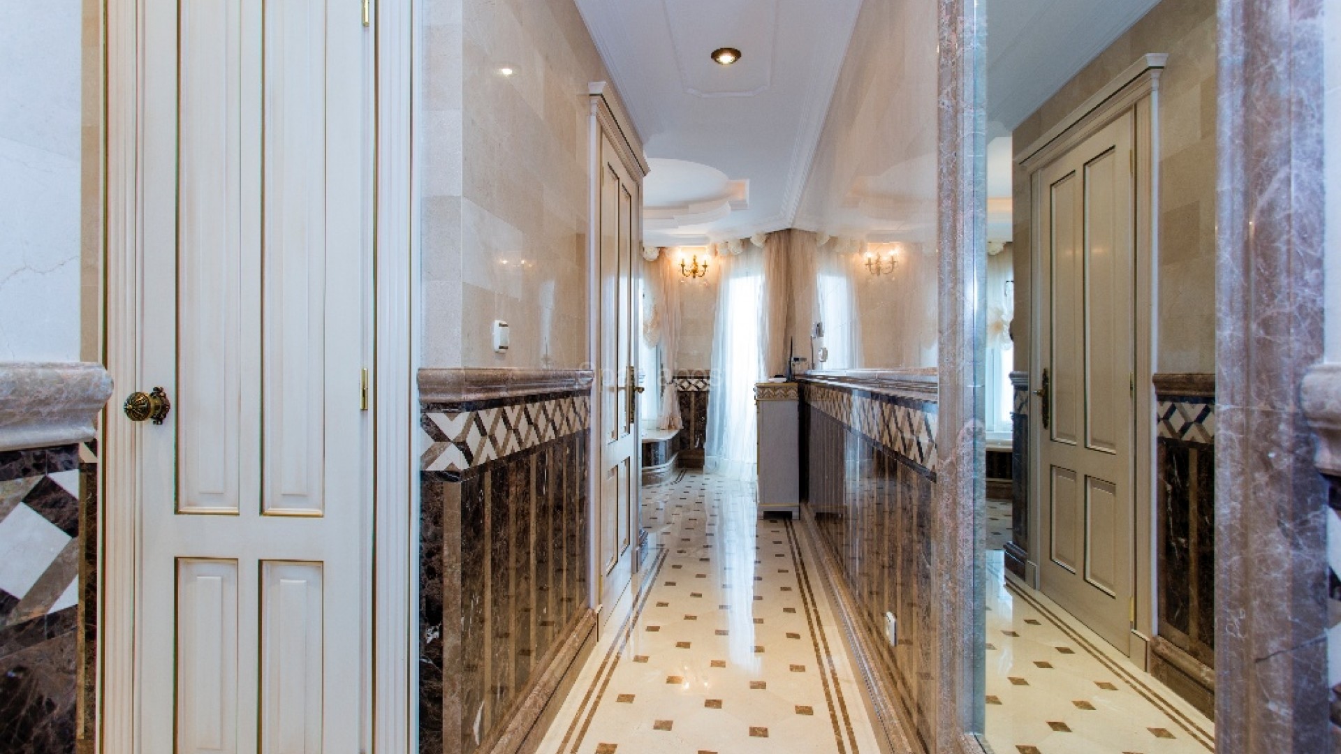 Resale - Villa -
Cabo Roig