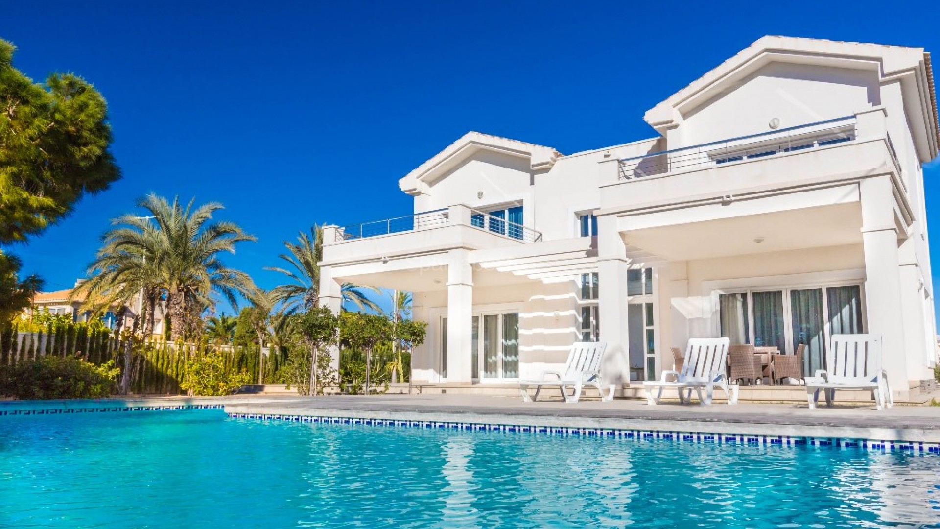 Resale - Villa -
Cabo Roig