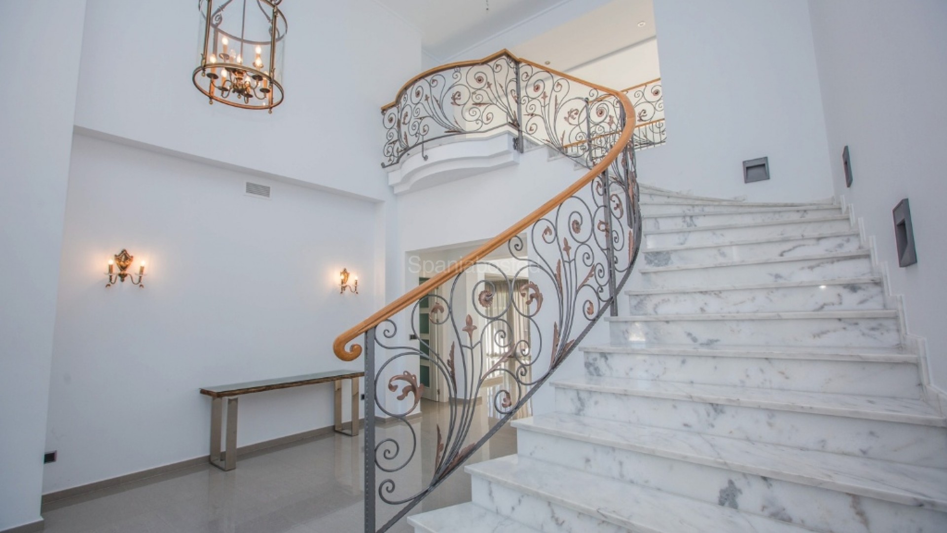 Resale - Villa -
Cabo Roig