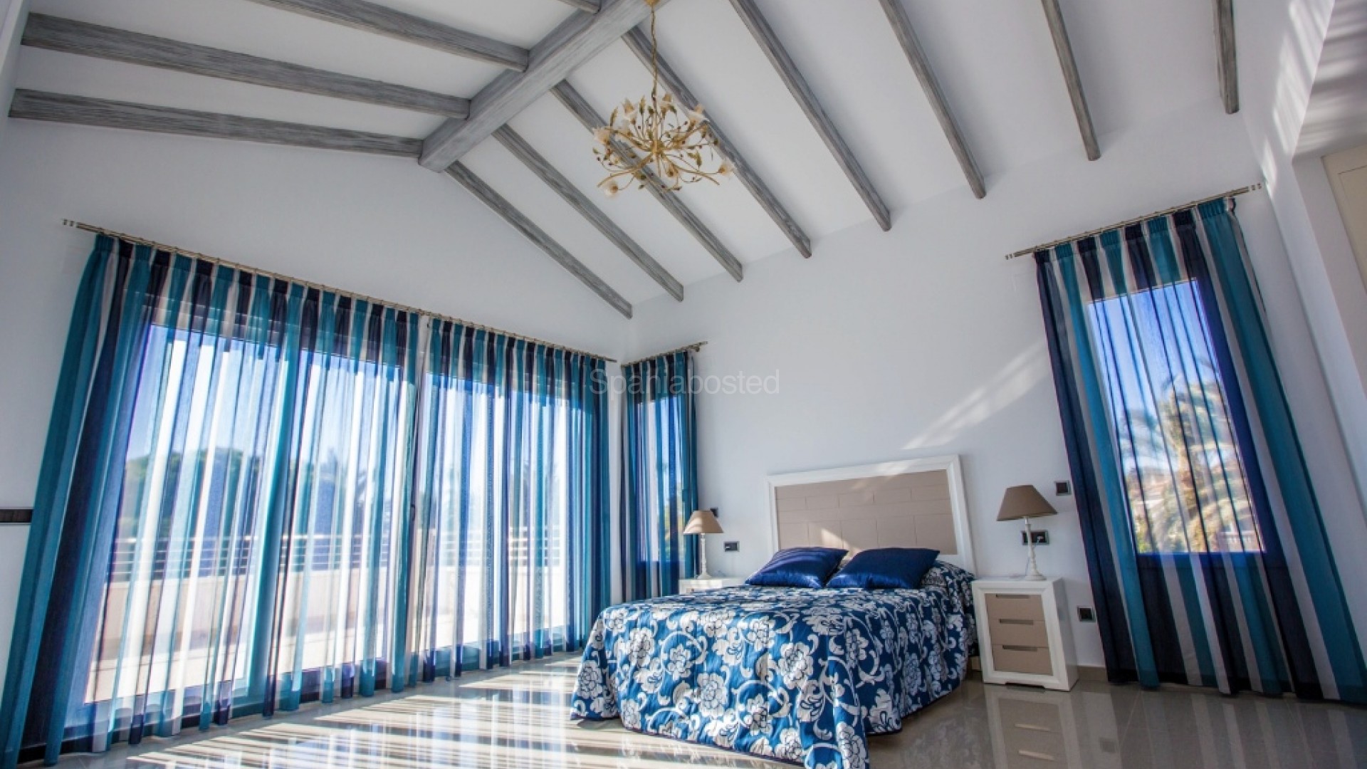 Resale - Villa -
Cabo Roig