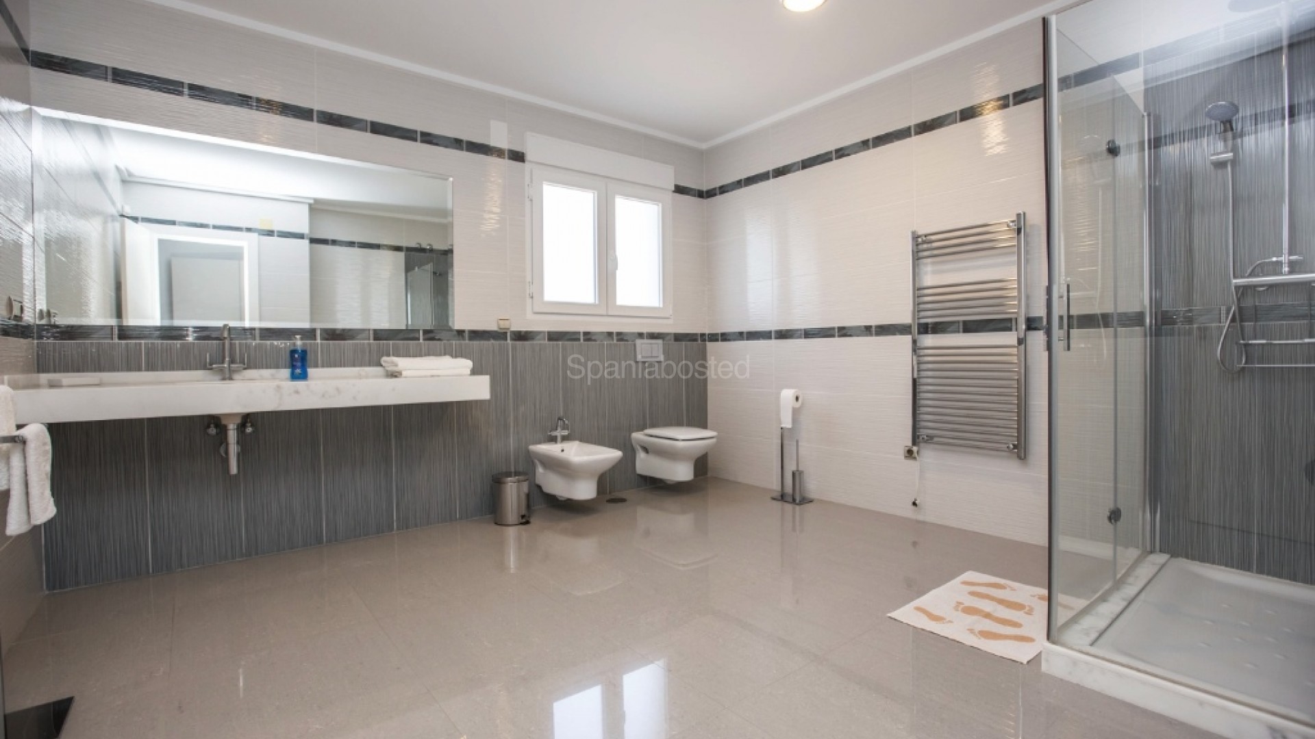 Resale - Villa -
Cabo Roig