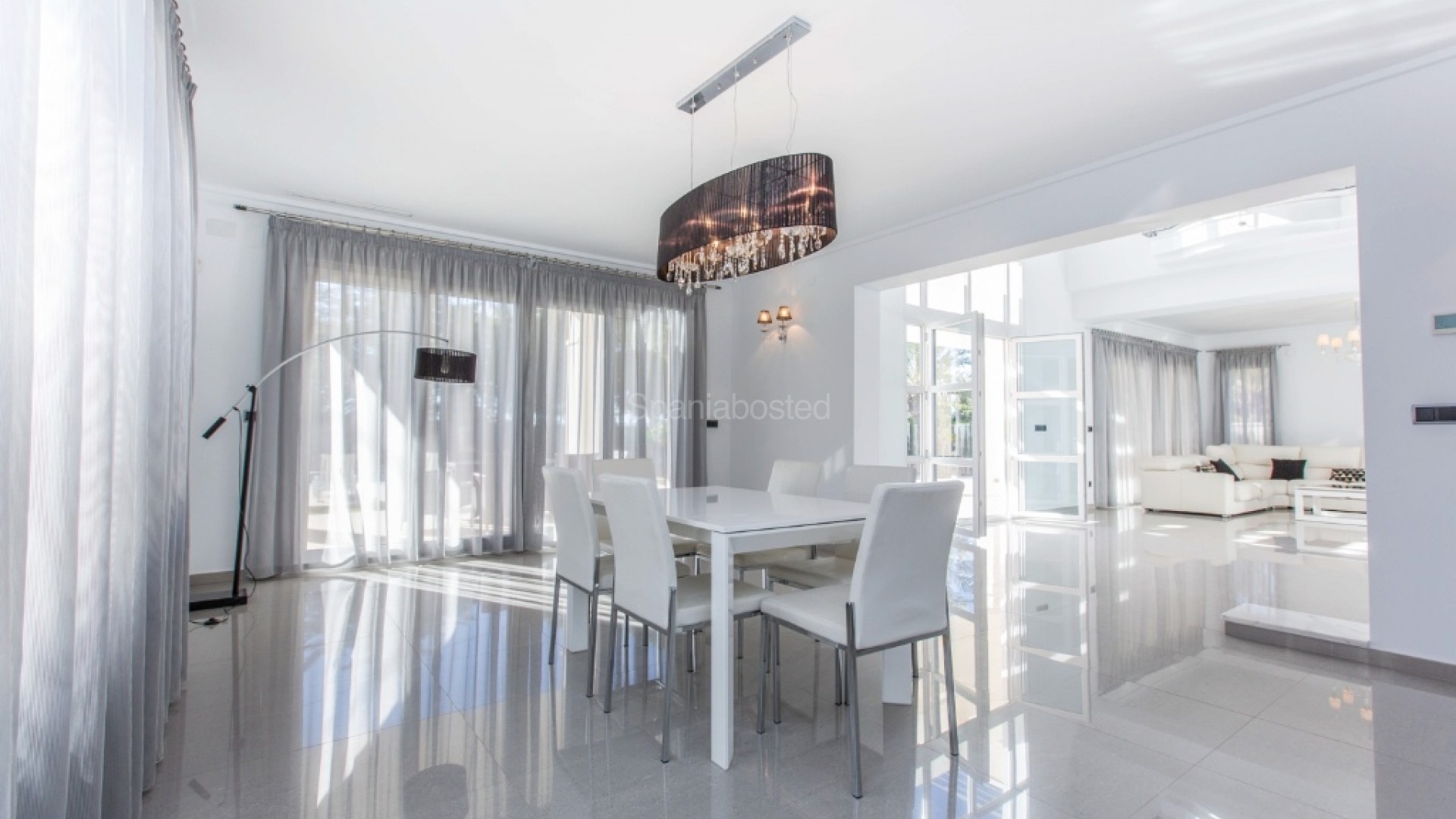 Resale - Villa -
Cabo Roig