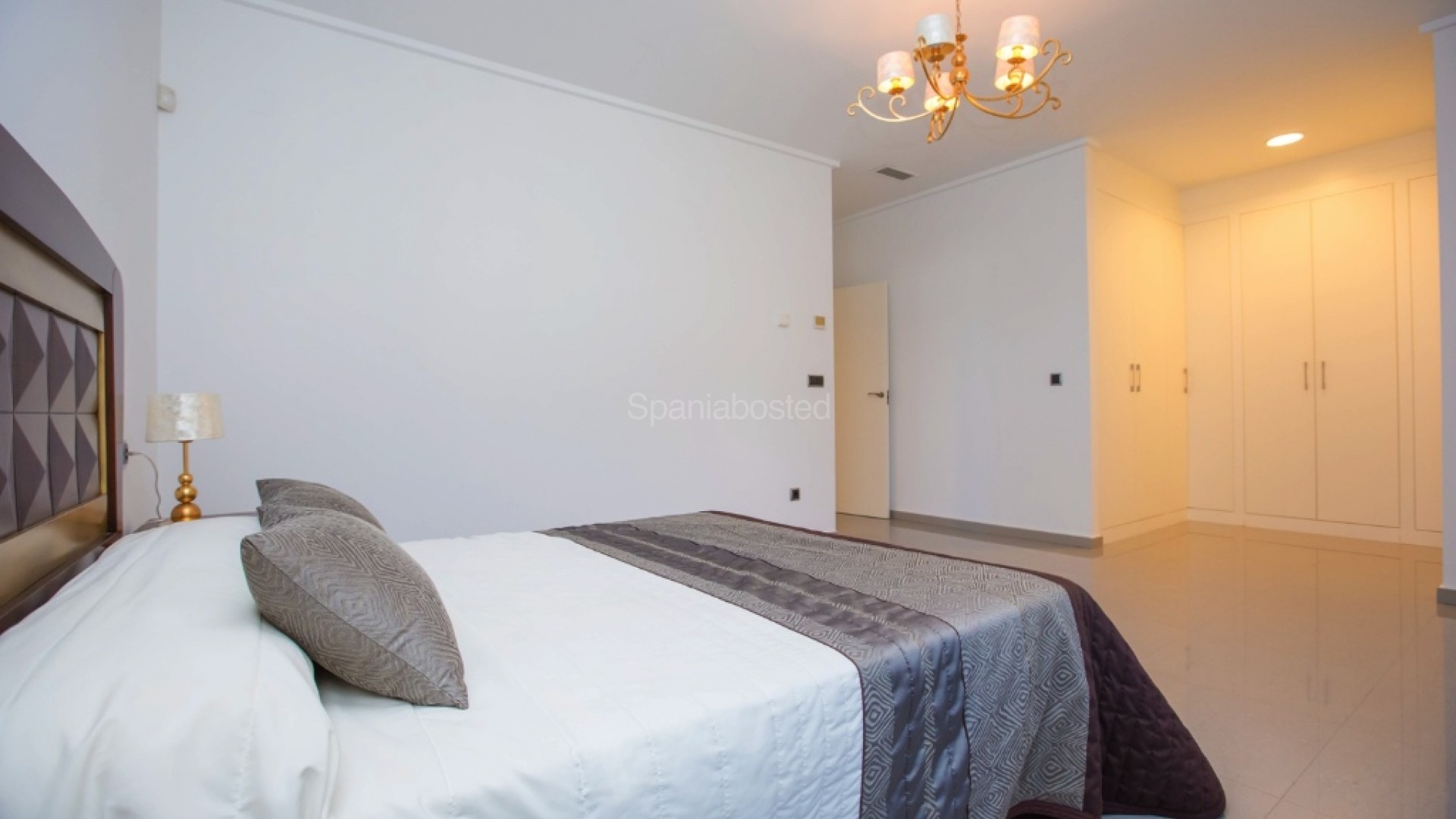 Resale - Villa -
Cabo Roig