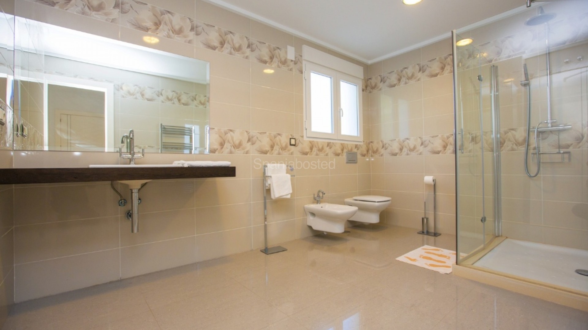 Resale - Villa -
Cabo Roig