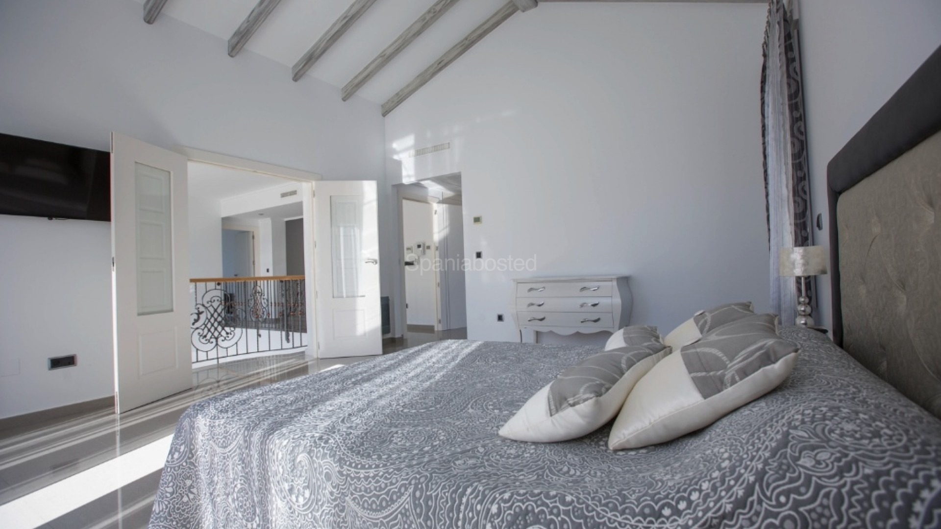 Resale - Villa -
Cabo Roig