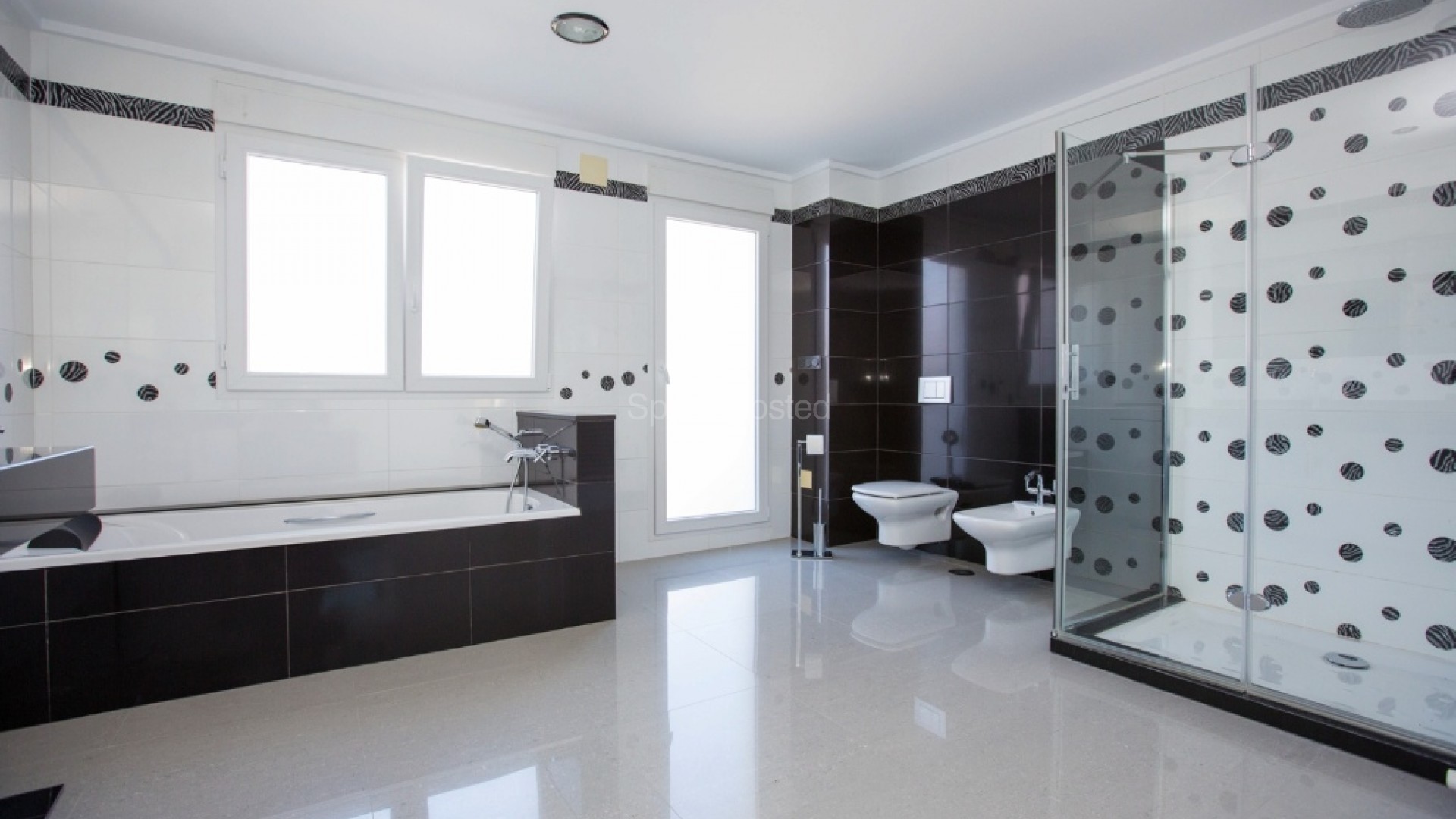 Resale - Villa -
Cabo Roig