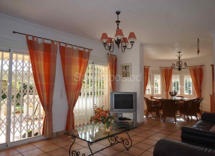 Resale - Villa -
Cabo Roig