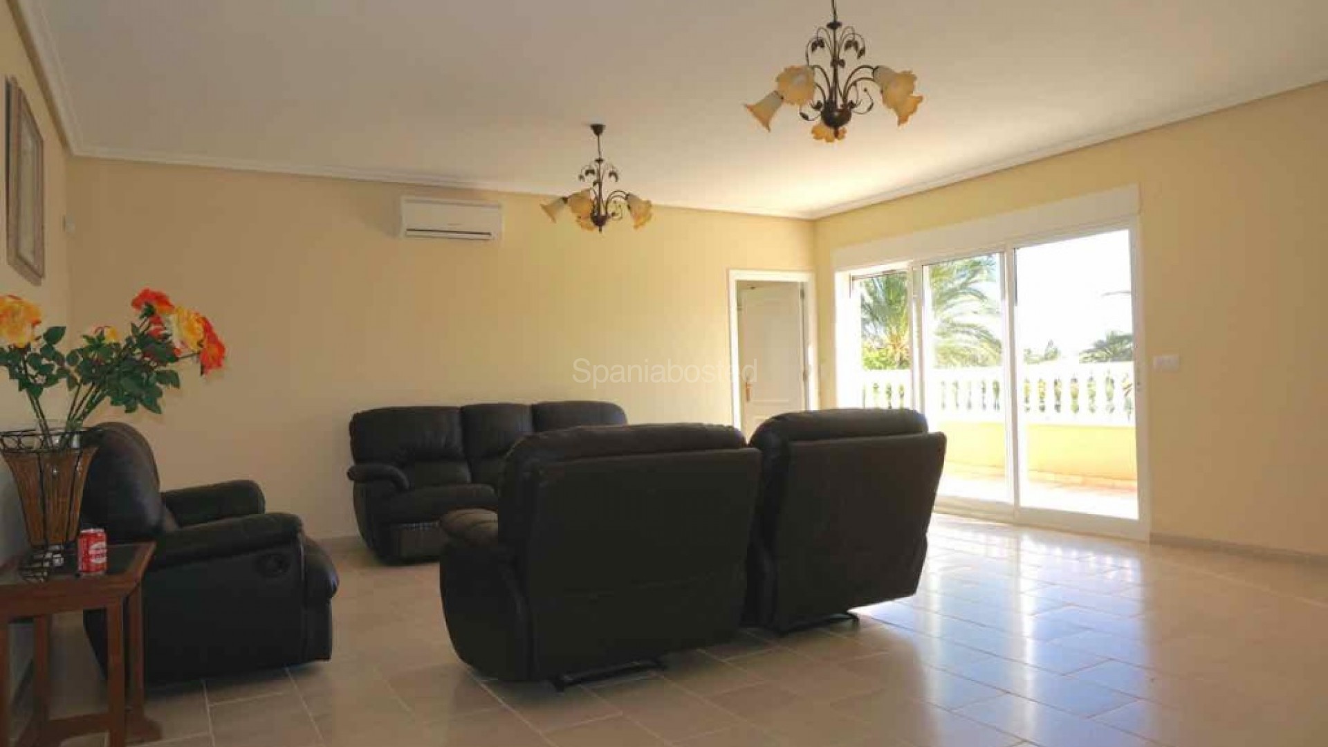 Resale - Villa -
Cabo Roig