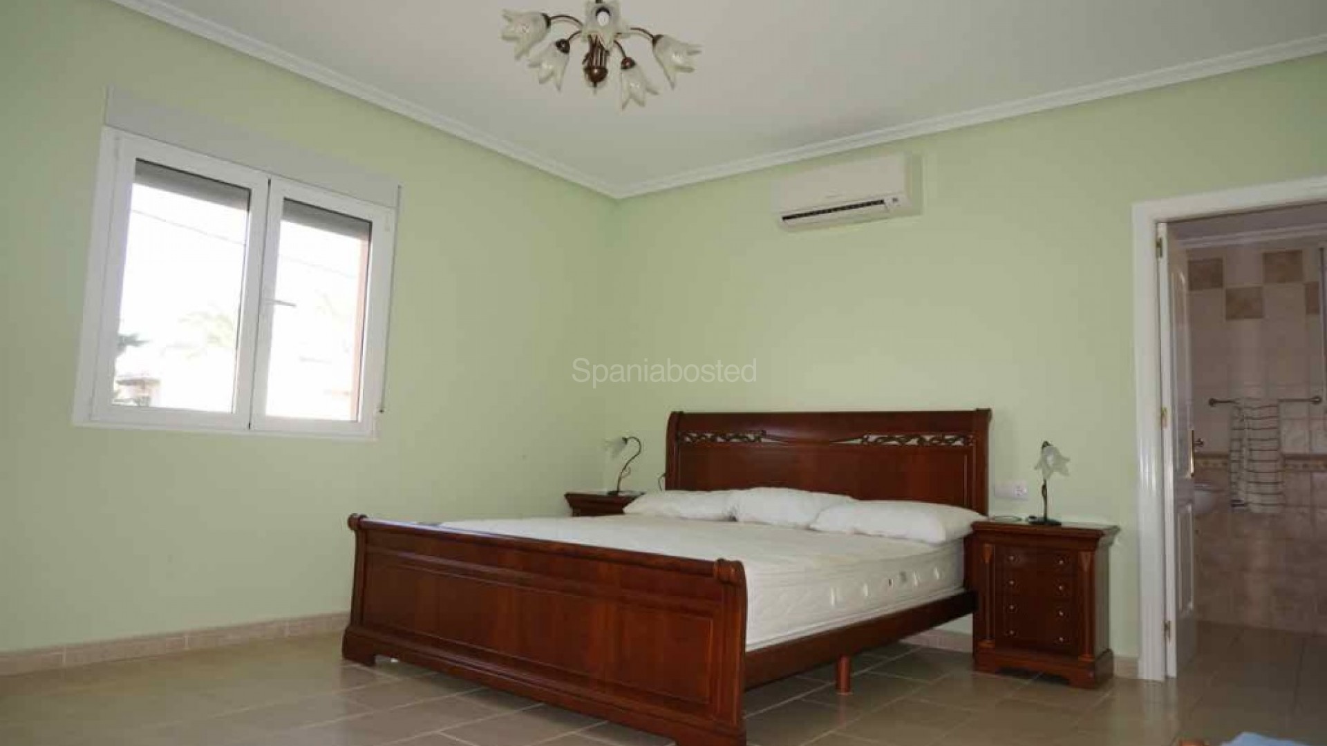 Resale - Villa -
Cabo Roig