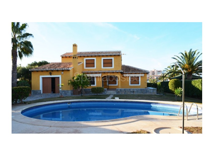 Resale - Villa -
Cabo Roig