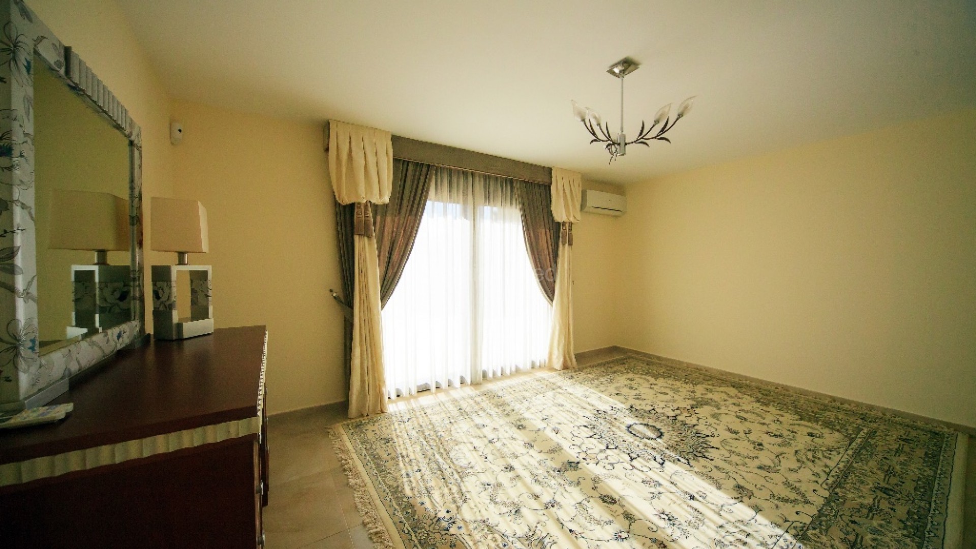 Resale - Villa -
Cabo Roig