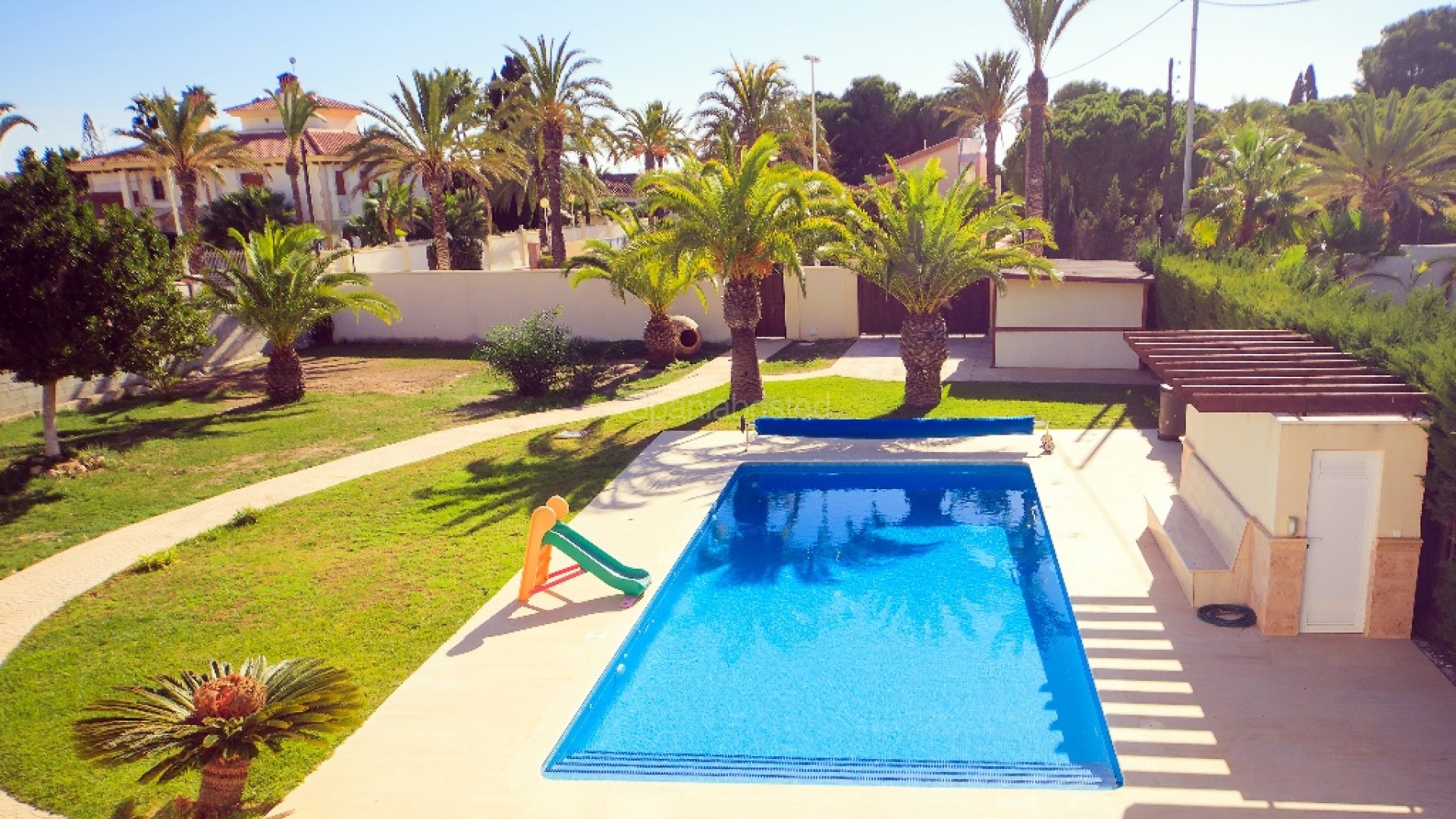 Resale - Villa -
Cabo Roig
