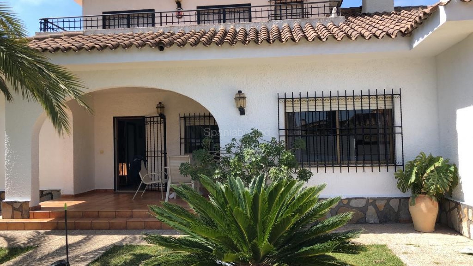 Resale - Villa -
Cabo Roig