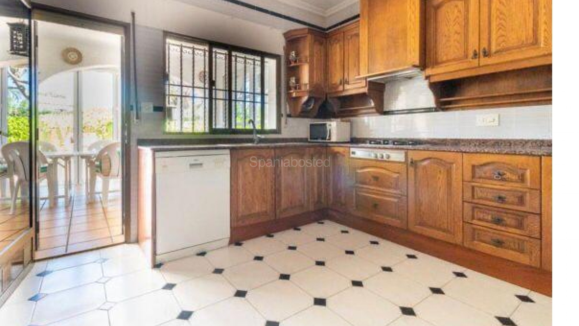 Resale - Villa -
Cabo Roig