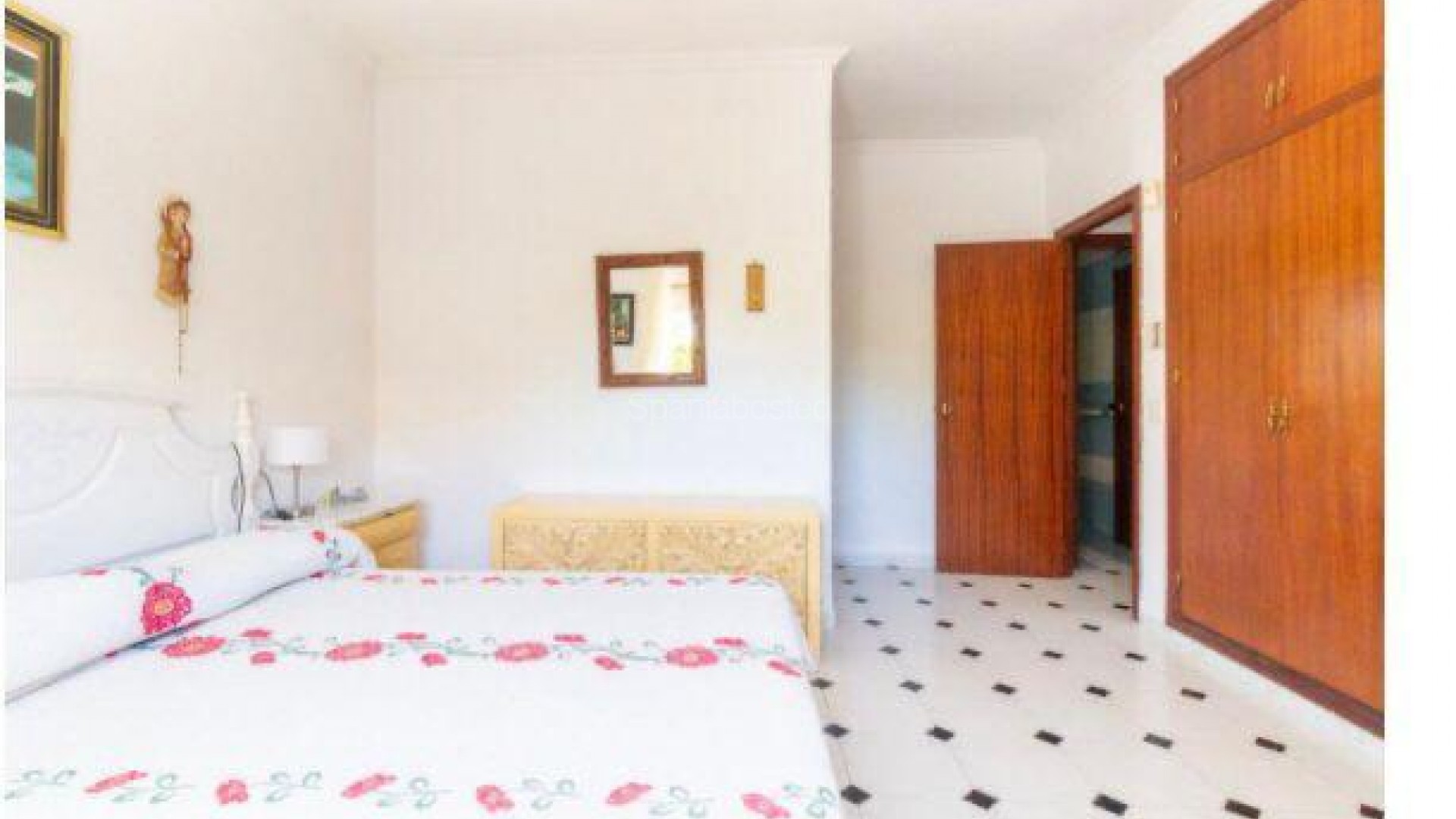 Resale - Villa -
Cabo Roig